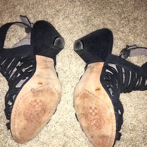 Vince Camuto Shoes - Vince Camuto Black Sandals Vince Camuto Shoes - Vince Camuto Black Sandals